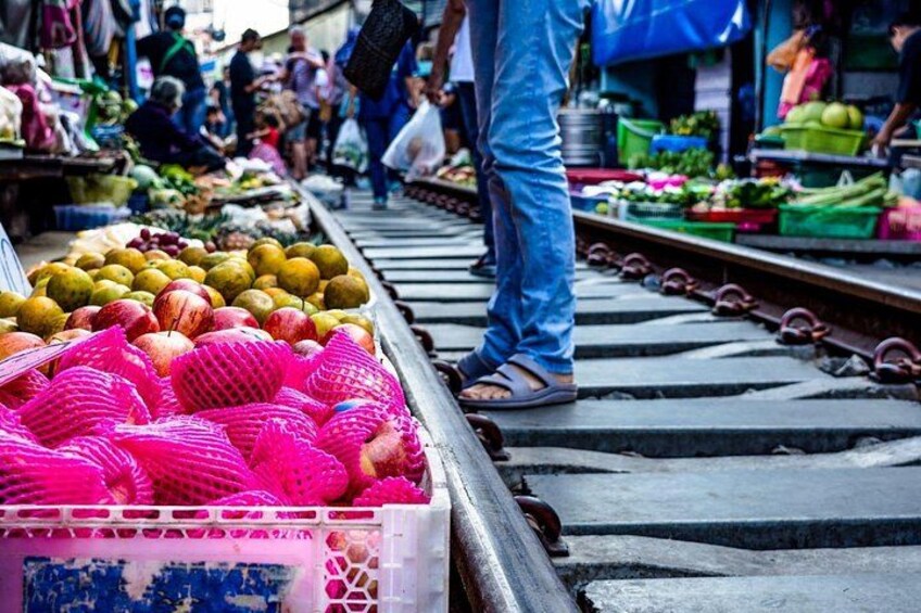 Damnoen Saduak Floating Market and Maeklong Railway Market Tour 3
