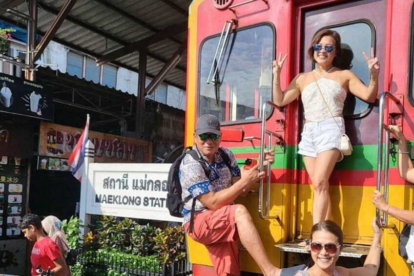 Maeklong Railway Market 3