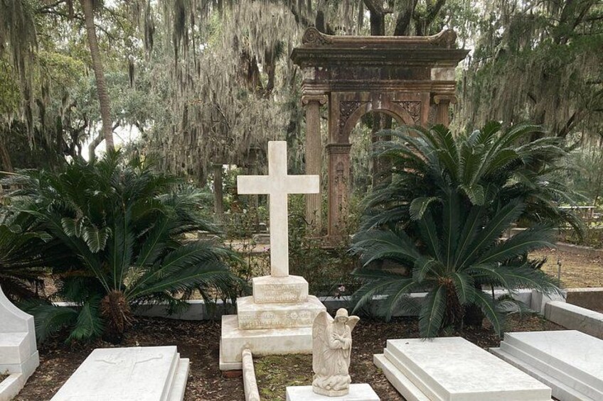 1-Hour Bonaventure Cemetery Golf Cart Guided Tour in Savannah 2