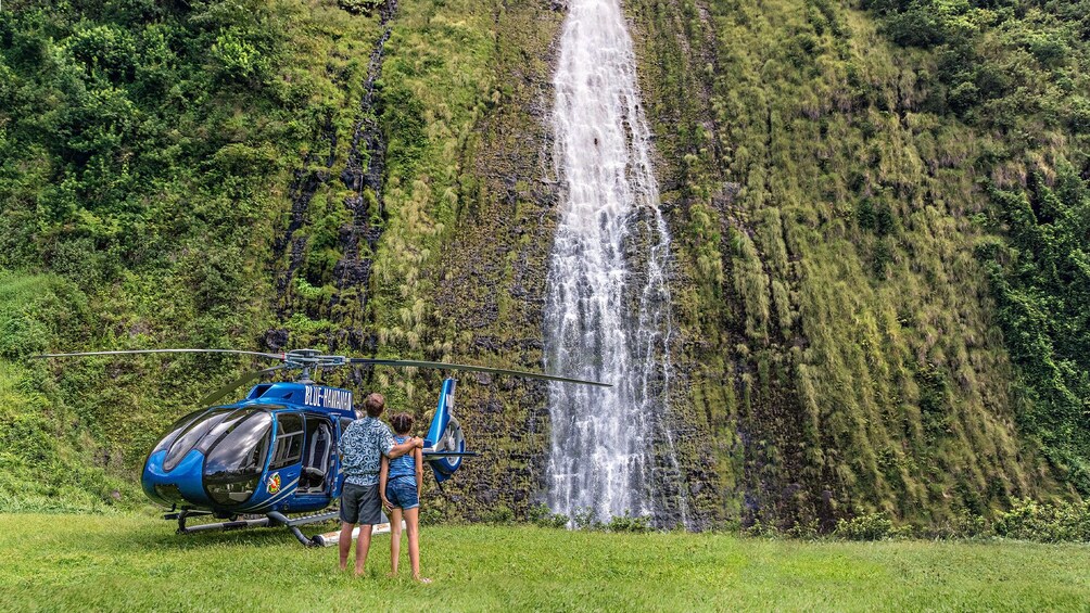 Kohala Waterfalls with Exclusive Landing Helicopter Tour