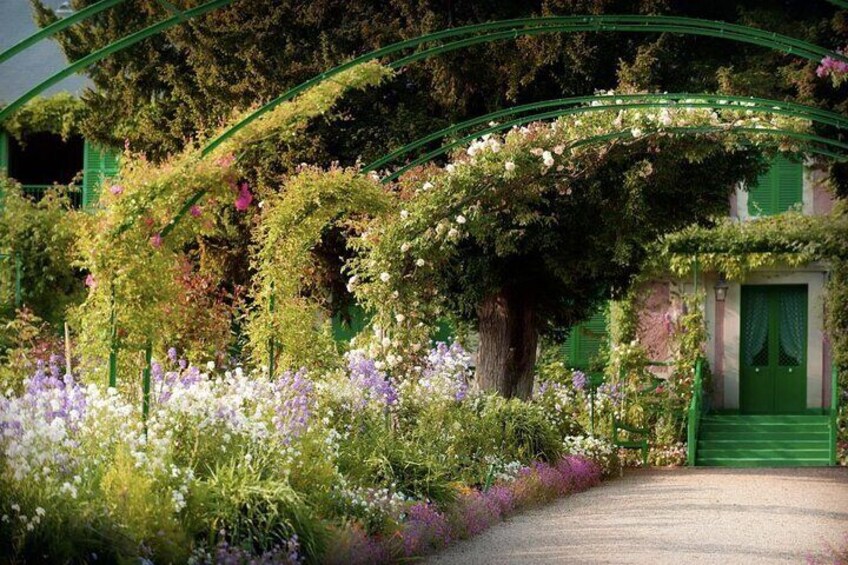 Giverny: Monet's House & Gardens Private Guided Walking Tour