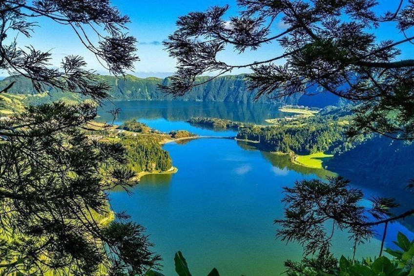 A lake surrounded by mountains and trees. 1