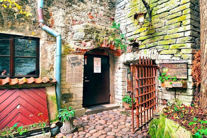 Tales of Old Tallinn 2-hour Walking Tour 2