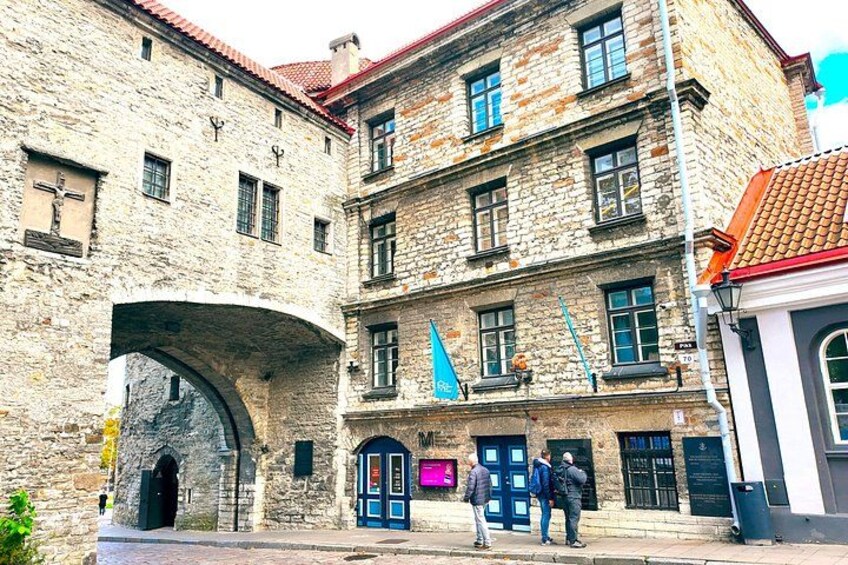 Tales of Old Tallinn 2-hour Walking Tour 2