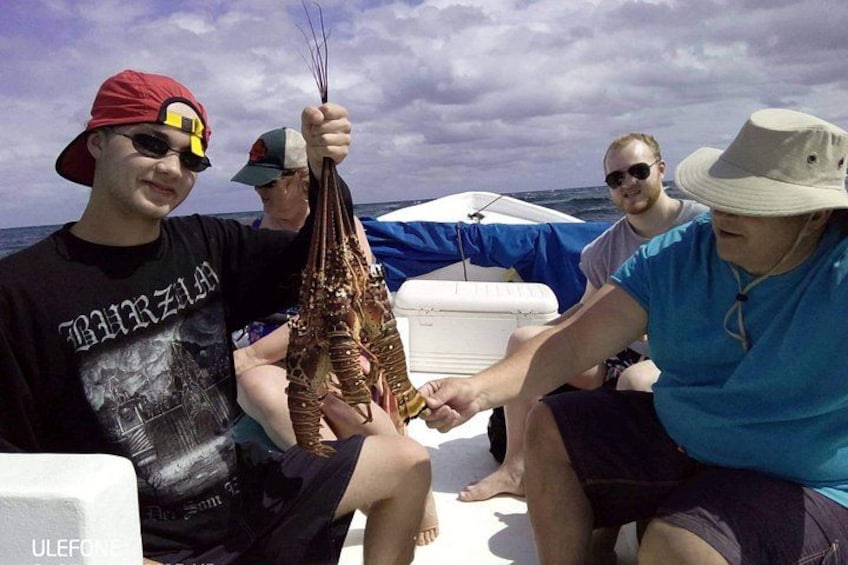 Premium Private Fishing, Snorkelling and Beach cookout tour in San Pedro,Belize 3