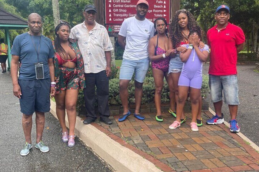 Small-Group Montego Bay Sightseeing Tour and Souvenir Shopping