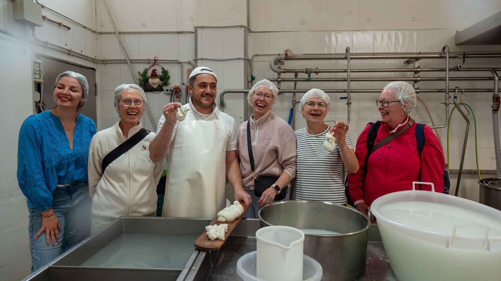 From Bari: Burrata cheese and confetti experience 1
