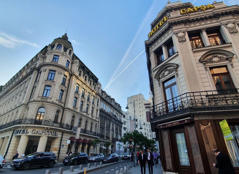 A street with buildings, including Hotel Capitol and Casa Capsa. 3