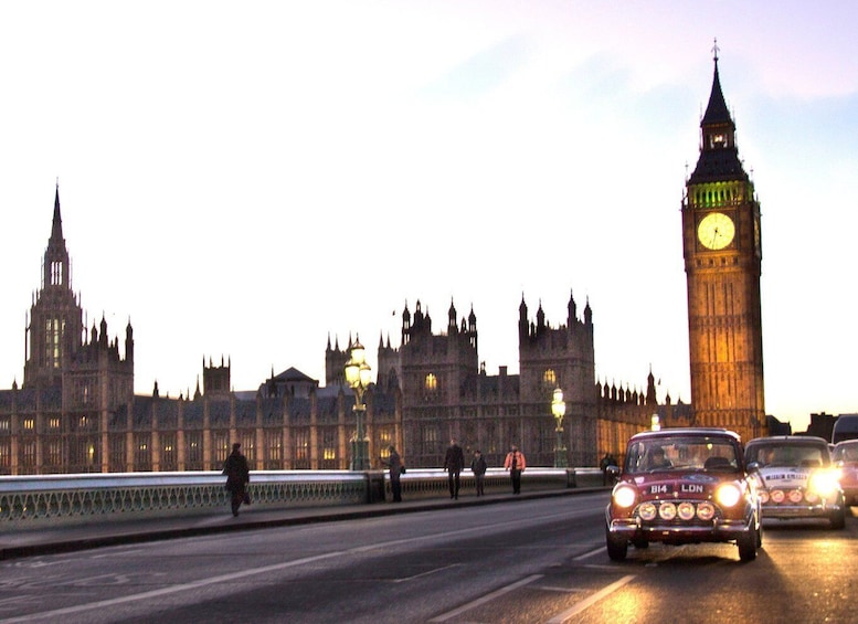 London: Private Panoramic 2-Hour Tour in a Classic Car 1