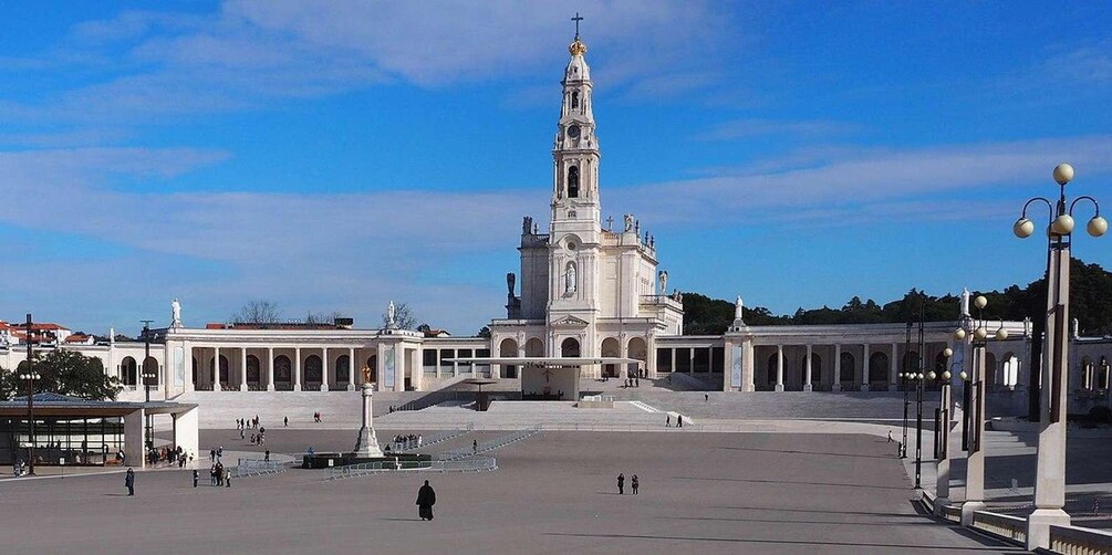 Picture 2 for Activity Fátima Private Day Trip from Porto