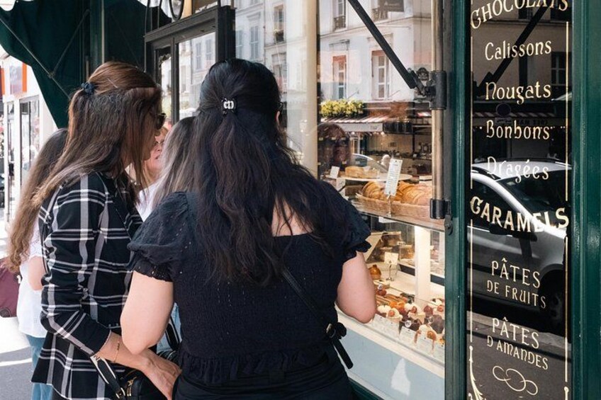 Enter in some of the oldest shops in Paris 4