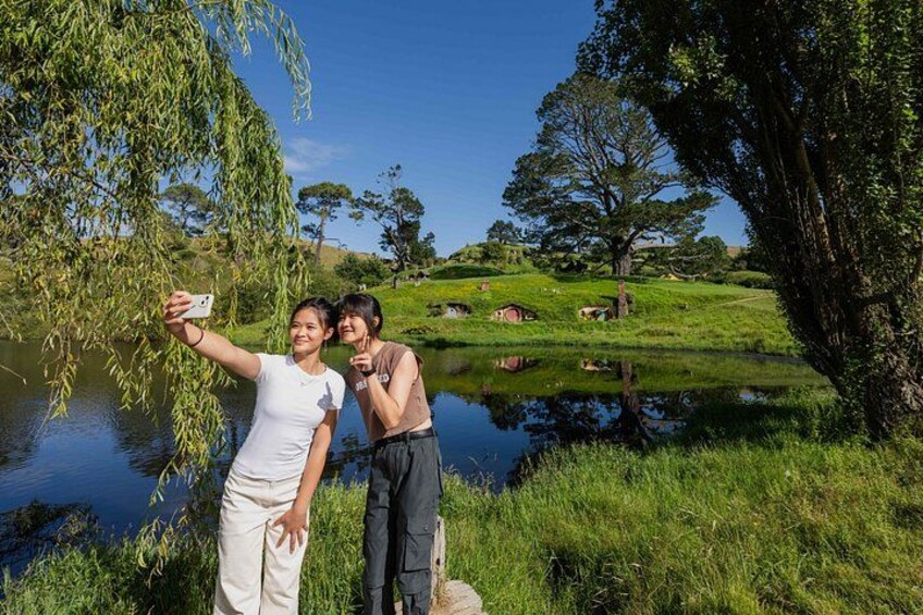 Hobbiton Movie set & Waitomo Caves Small Group Tour From Auckland 5
