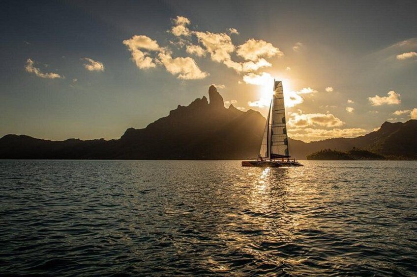 LUXURY Catamaran Bora Bora : The Sunset Escape 1