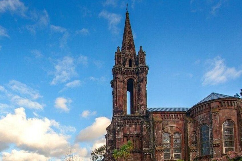 A neogothic church on the shores of Lagoa das Furnas 2
