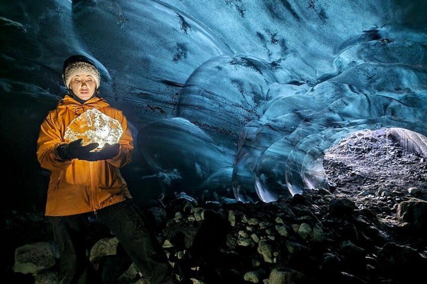 Small-Group Ice Cave Tour from Jökulsárlón 4