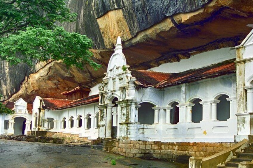 Sigiriya city tour from Negombo & Colombo with traditional Lunch. 2