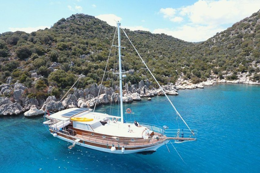 Evita Boat 2