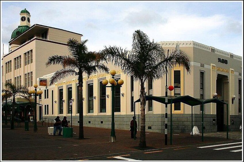 Drive the main streets of Napier with Hawkes Bay Scenic Tours 2