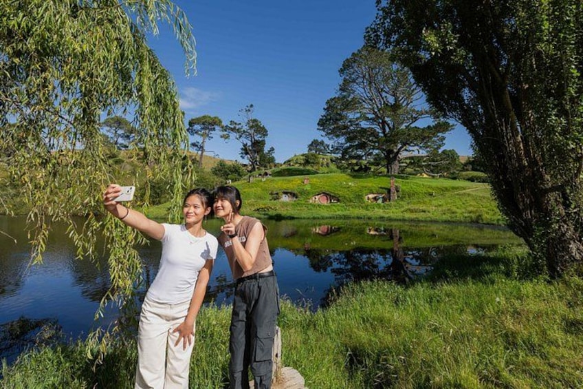 Private Tour - Hobbiton Movie Set & Te Puia (Rotorua) 3