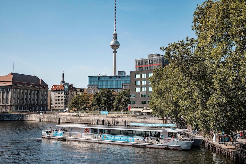 Picture 5 for Activity Berlin: East Side Gallery Spree Cruise in a Solar Catamaran 4