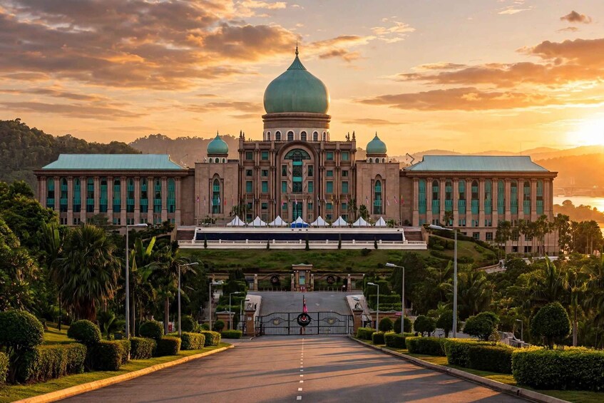 Picture 5 for Activity Kuala Lumpur: Putrajaya Tour with Scenic Lake Boat Ride 4