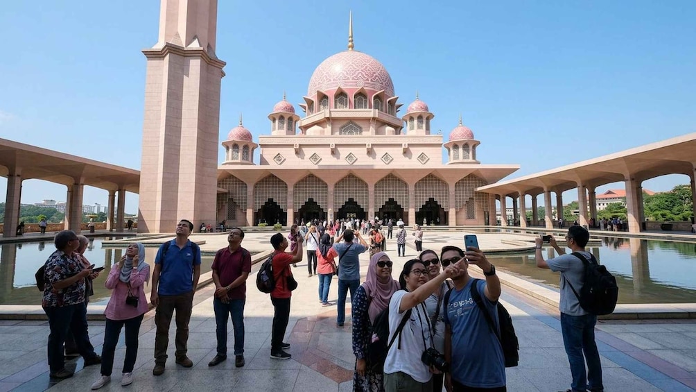 Picture 5 for Activity Kuala Lumpur: Putrajaya Tour with Boat Cruise 3