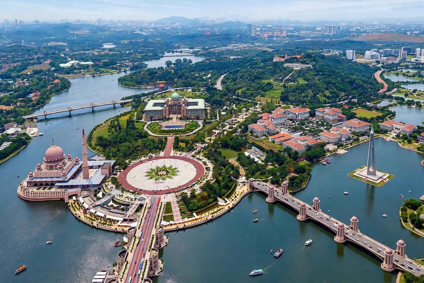 Picture 4 for Activity Kuala Lumpur: Putrajaya Tour with Scenic Lake Boat Ride 2
