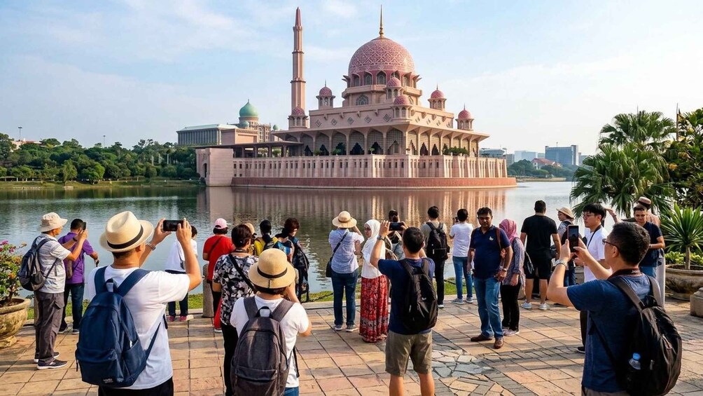 Picture 1 for Activity Kuala Lumpur: Putrajaya Tour with Boat Cruise 2