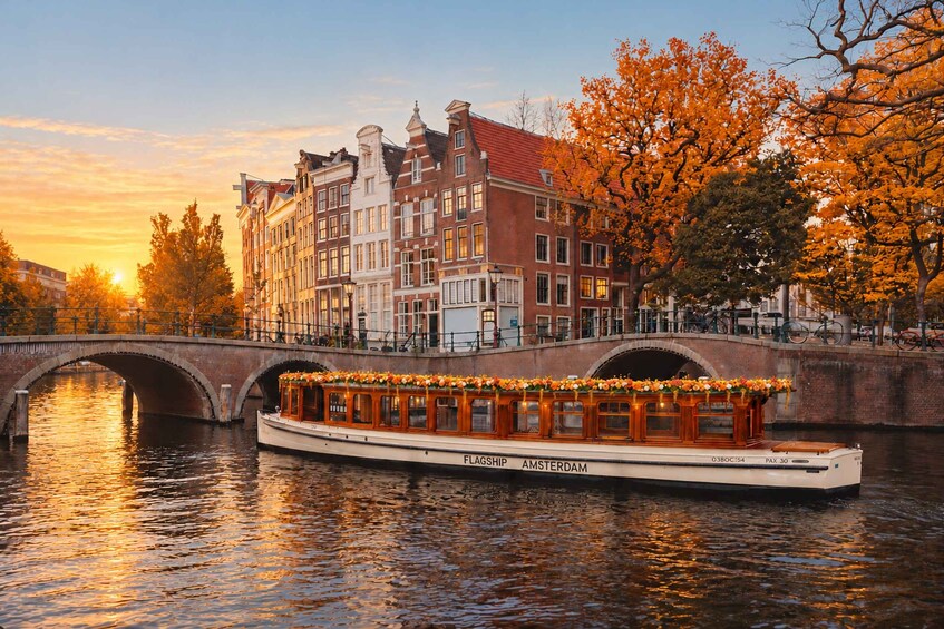 Amsterdam: Canal Cruise with Unlimited Drinks & Bite option 1