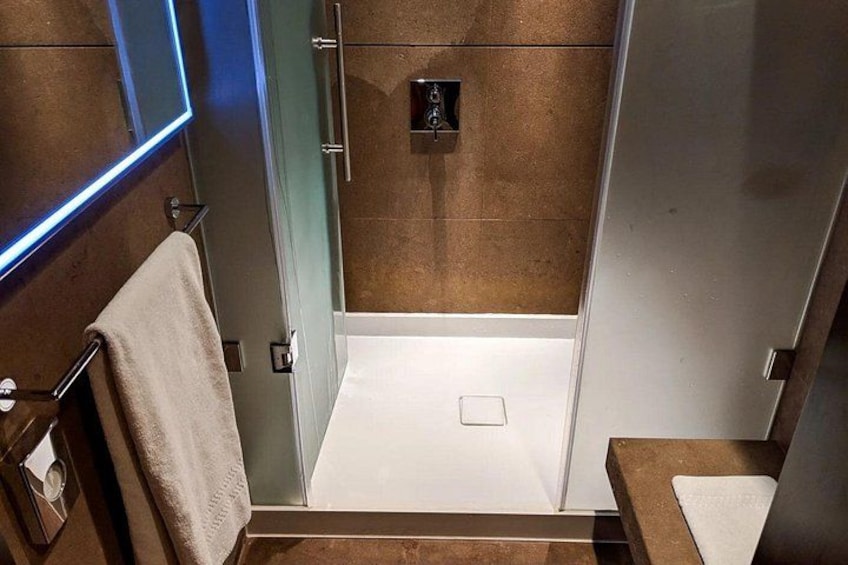 Qatar: Doha Hamad International Airport (DOH) Al Maha Lounge 2