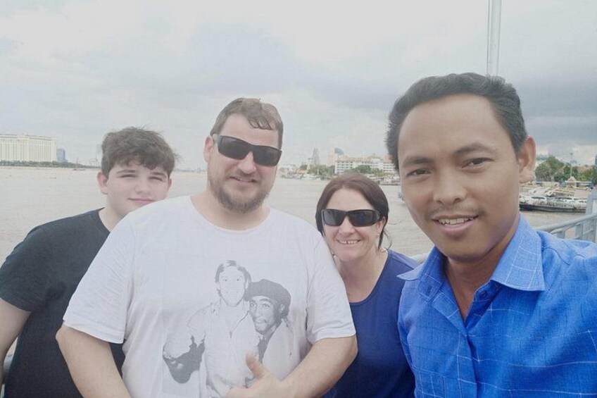 A Full Day Tour for Royal Palace S21 Killing Fields and More 2