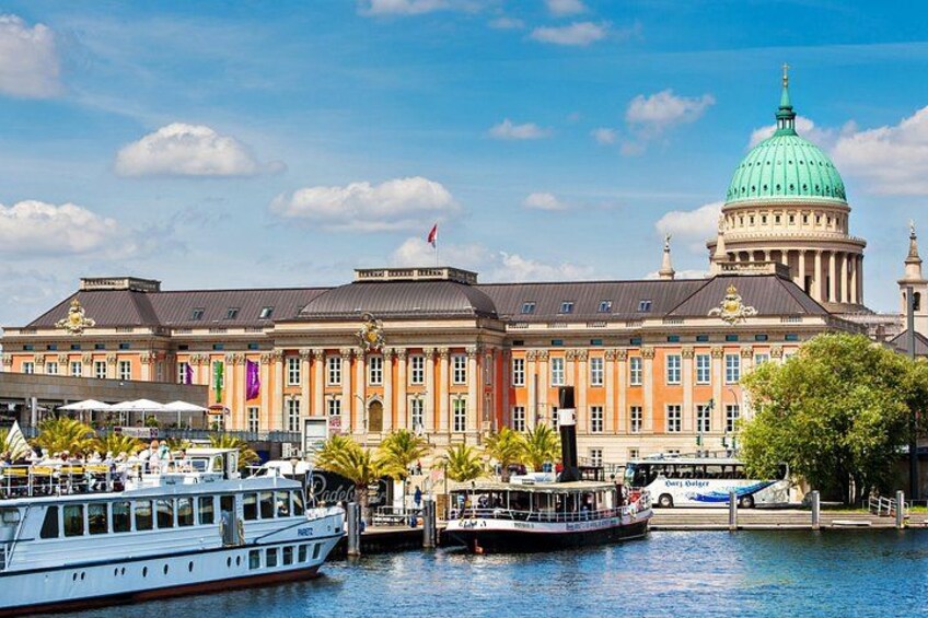 Stroll along beautiful waterways in the shadow of the former Potsdam City Palace 2