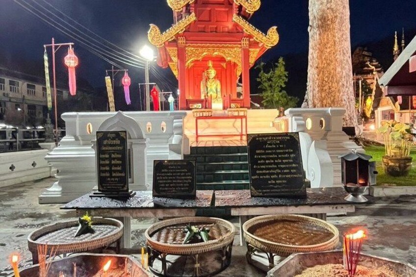 Chiang Mai Temples and Market Tuk-Tuk Evening Night Tour 5