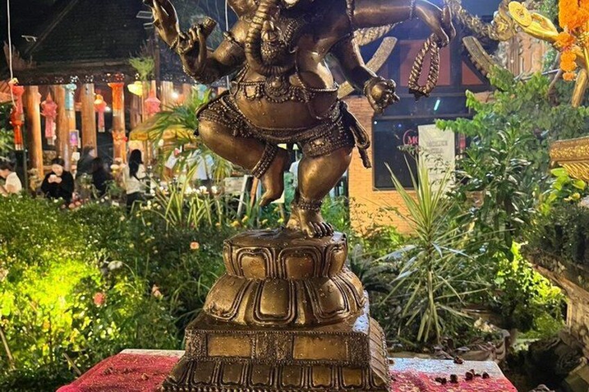 Chiang Mai Temples and Market Tuk-Tuk Evening Night Tour 3