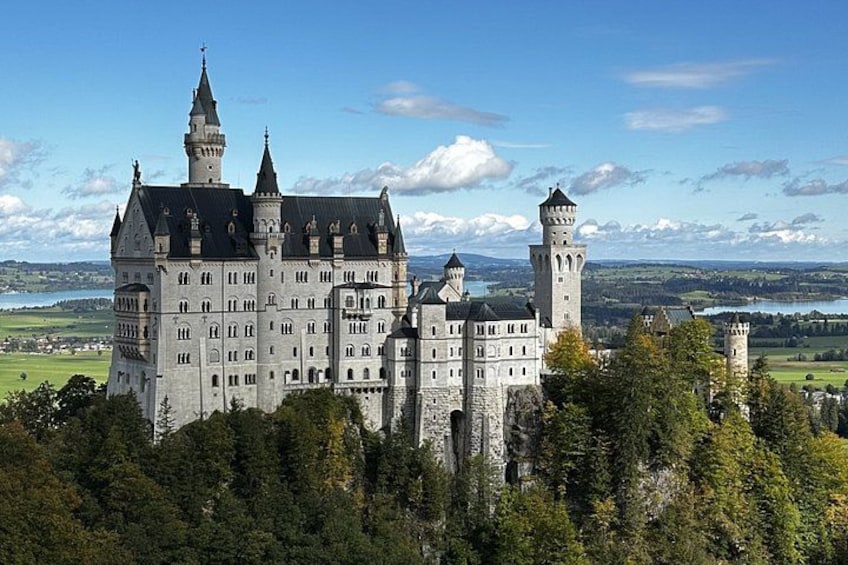 Private Tour to Neuschwanstein Castle & Linderhof from Munich 1