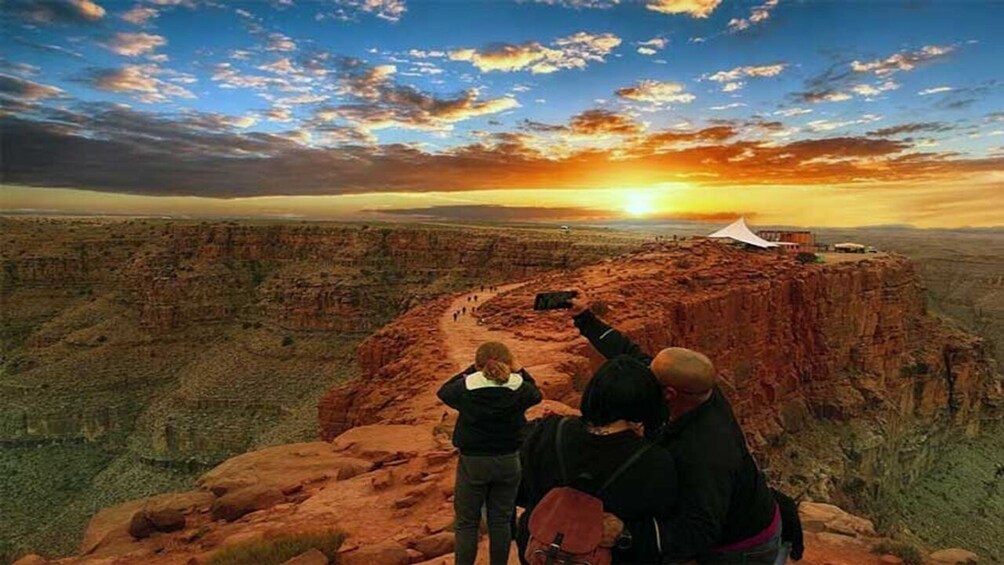 Shuttle: Between Las Vegas and Grand Canyon West w/Sunset Option 4