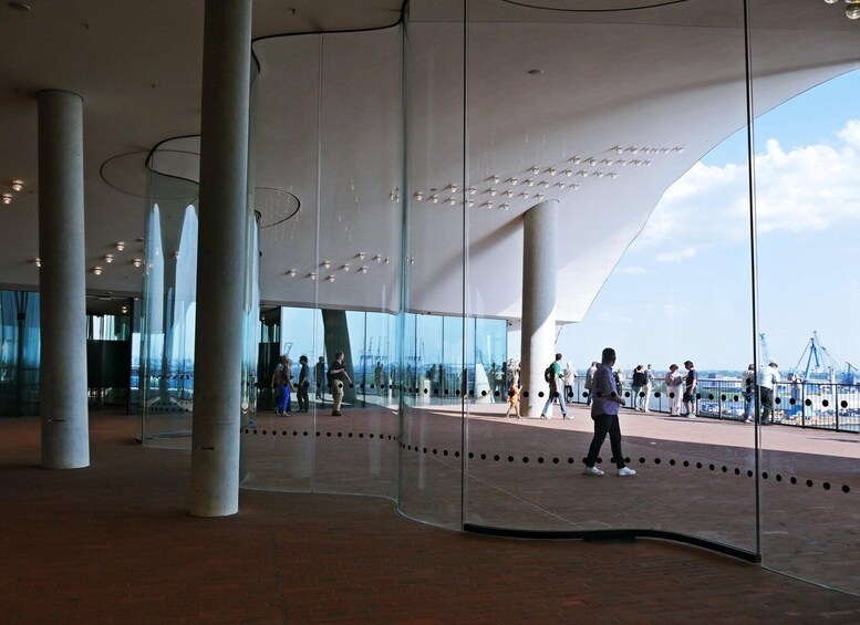 Picture 3 for Activity Elphi Plaza guided tour 4
