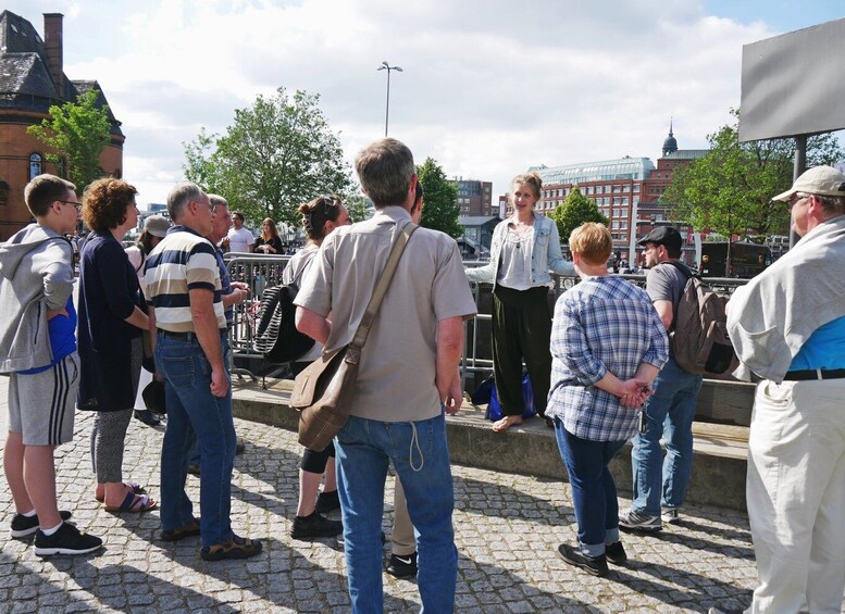 Picture 9 for Activity Elphi Plaza guided tour 3
