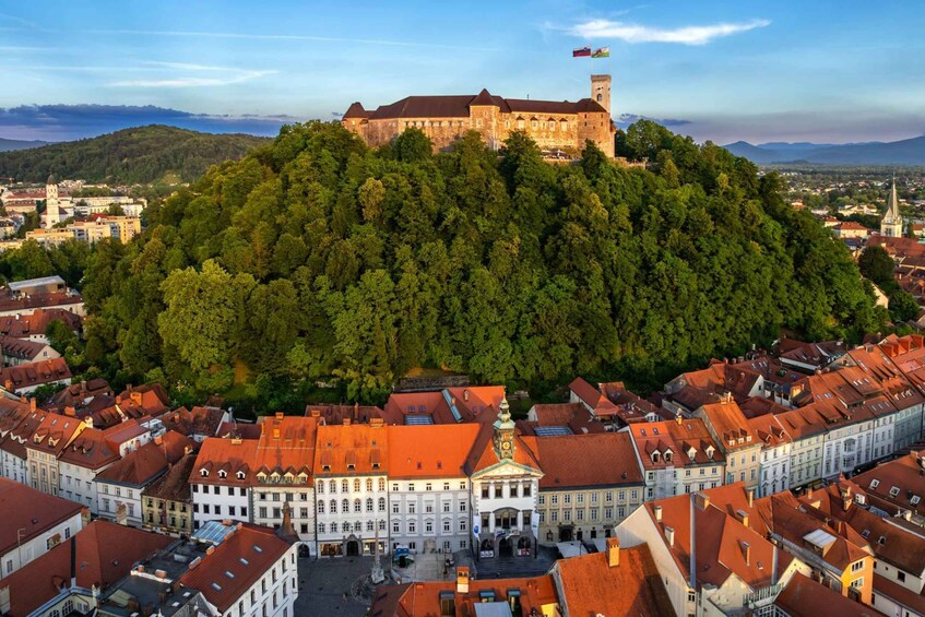 Ljubljana: Guided Walk & Funicular Ride to Ljubljana Castle 1