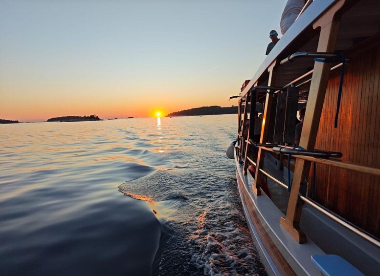 Rovinj sunset cruise with swim stop and all drinks included 4