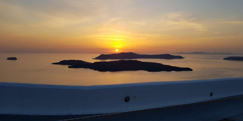 Santorini: Sightseeing Island Tour 1