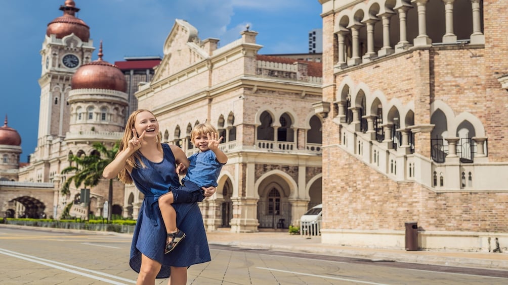 Full-Day City Tour with Petronas Twin Towers & Batu Caves 4