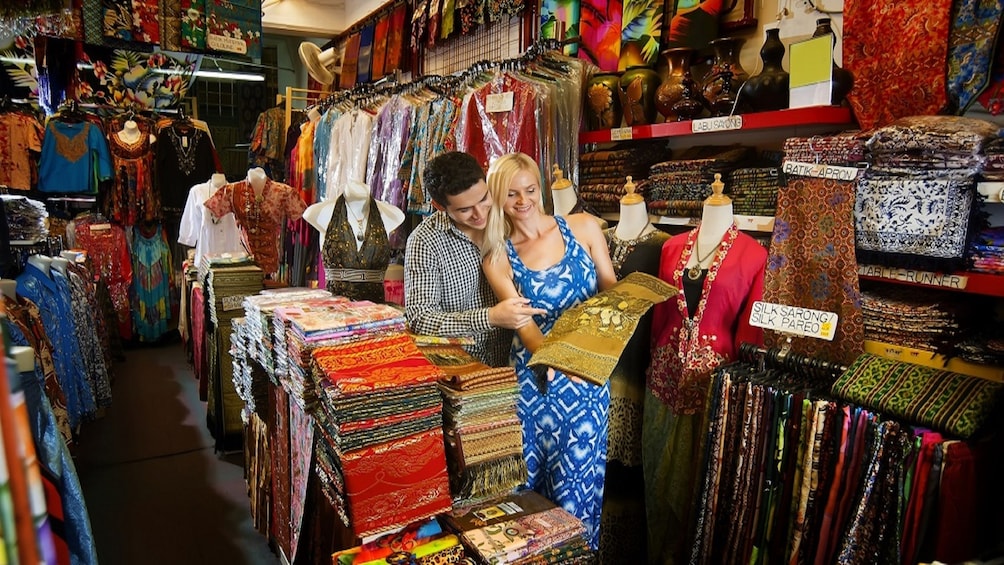 Full-Day City Tour with Petronas Twin Towers & Batu Caves 3