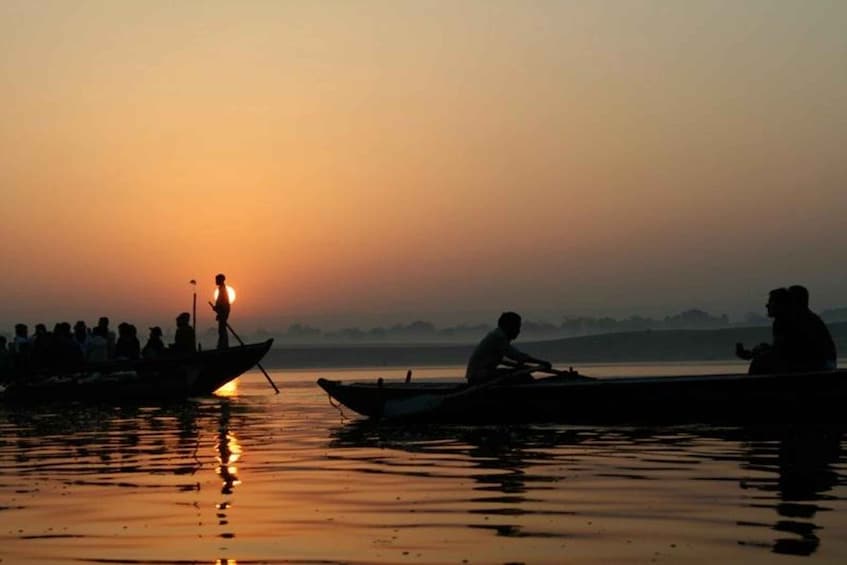 Varanasi Sunrise Tour: Boat Ride, Rituals & VIP Temple Visit 4