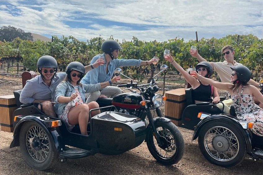 Good wine, great views, and even better company – Experience Paso Robles Magic youtself! 1