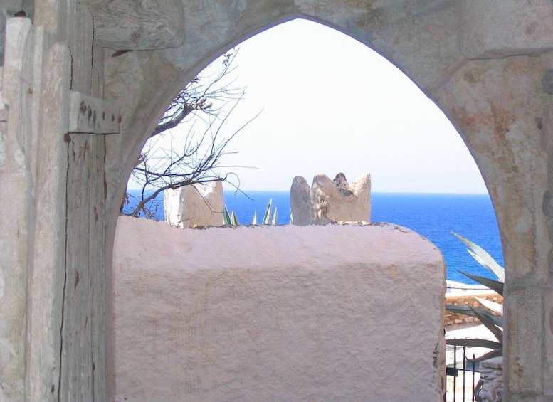 Picture 2 for Activity Naxos Castle Walking Tour and Sunset at the Portara 3