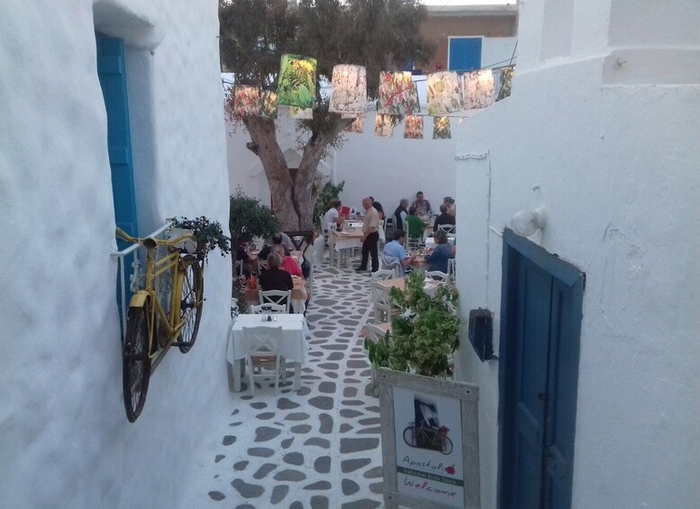 Picture 14 for Activity Naxos Castle Walking Tour and Sunset at the Portara 2