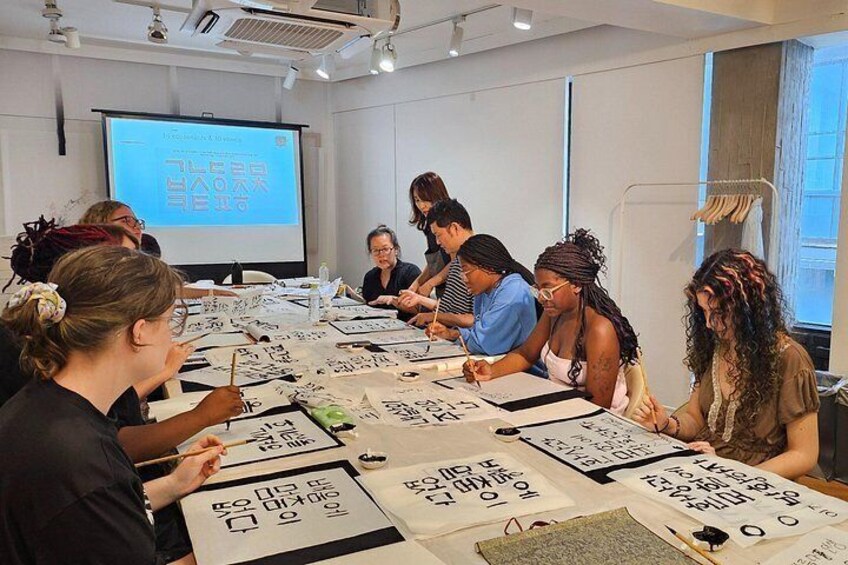 Write a Meaningful Korean Calligraphy Scroll in Insadong 3