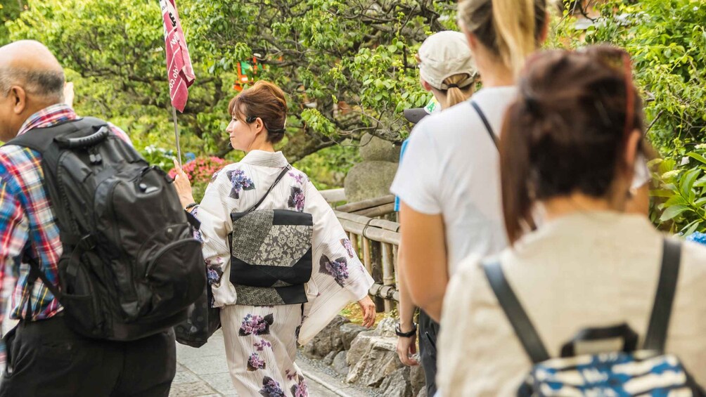 Picture 4 for Activity Night Walk in Gion: Kyoto's Geisha District 2