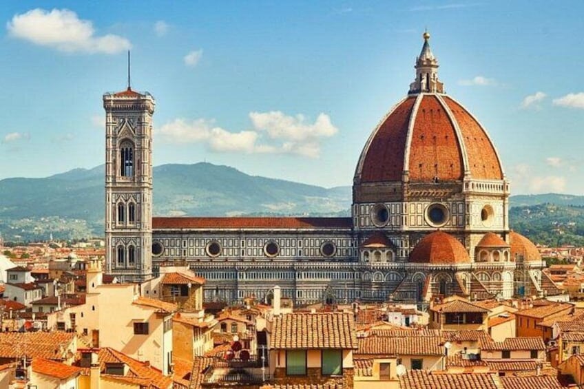 La cathédrale de Florence, reconnaissable à son dôme et à son clocher caractéristiques. 1